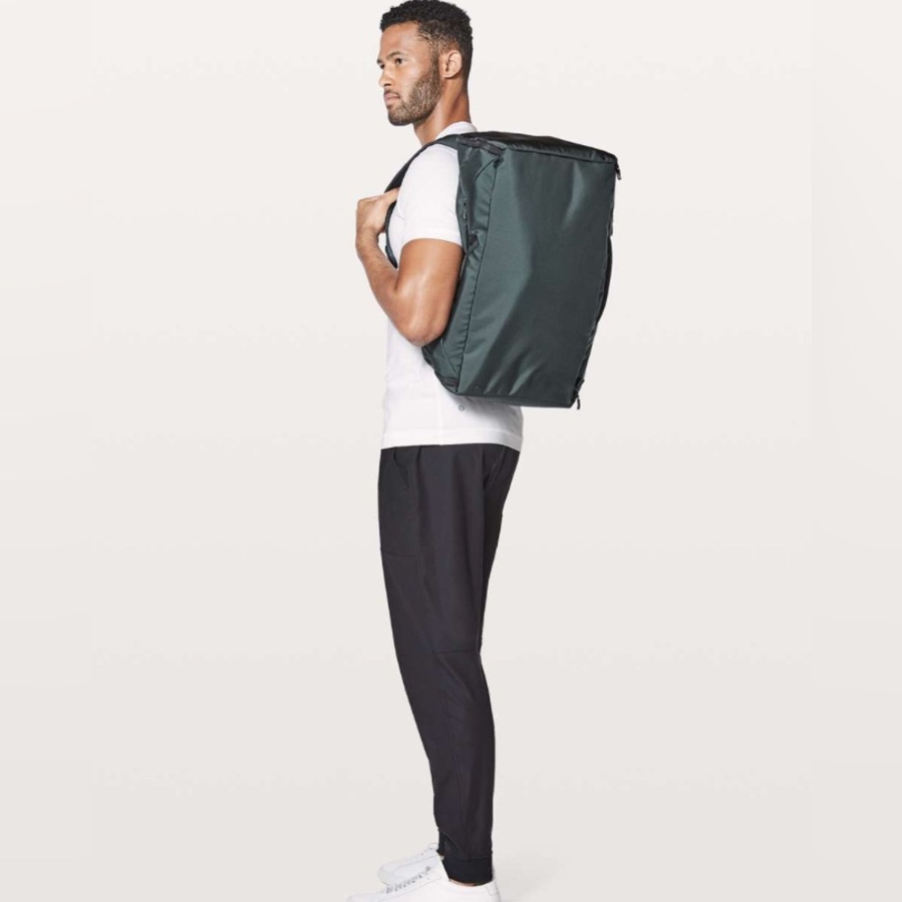 SOLD‼️Lululemon Like New  Assert Duffel *39L $168 Preowned with small Defects